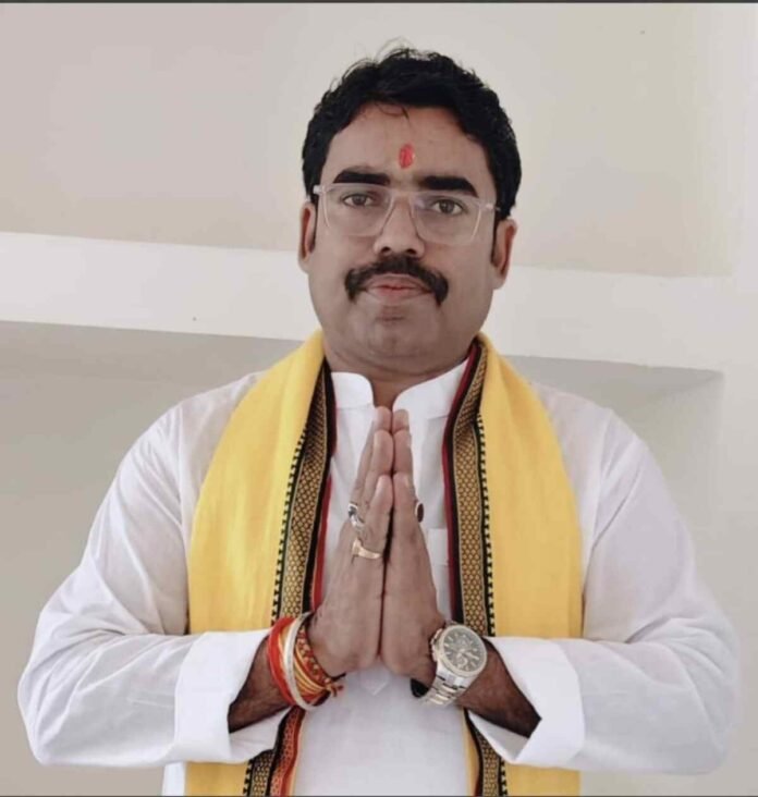 विकास कुमार सिंह, एकमा, बिहार विधानसभा चुनाव 2025, जन सुराज, प्रशांत किशोर, देव कुमार सिंह, बिहार राजनीति, एकमा विधानसभा, राजनीतिक विरासत, विकास की राजनीति,Vikas Kumar Singh, Ekma, Bihar Assembly Elections 2025, Jan Suraj, Prashant Kishore, Dev Kumar Singh, Bihar Politics, Ekma Assembly, Political Legacy, Politics of Development,